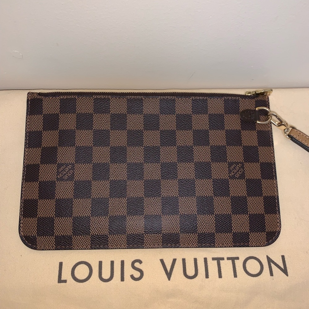 Louis Vuitton Neverfull pochette